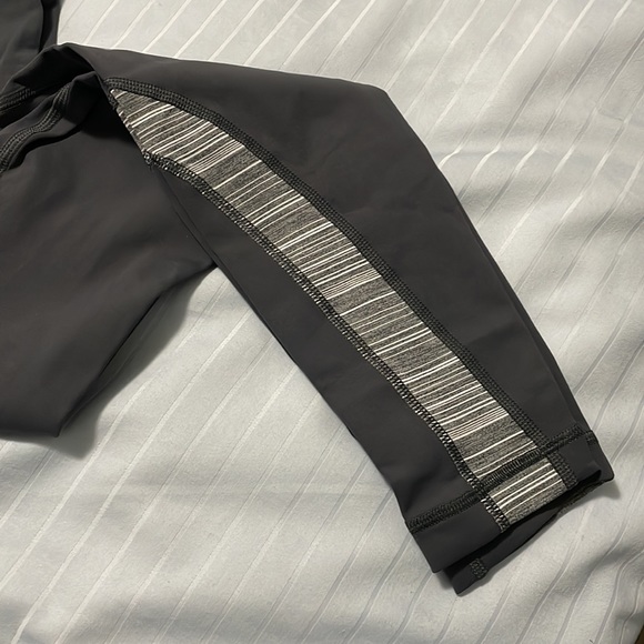 Lululemon Leggings - Size 6 - Picture 2 of 5